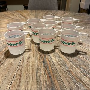 Set of 10 vintage Anchor Hocking Christmas kitschy cider cups mugs Holly design